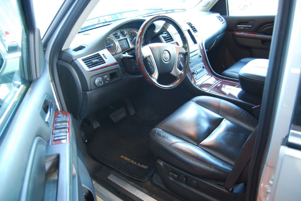 2011 Cadillac Escalade Image 7