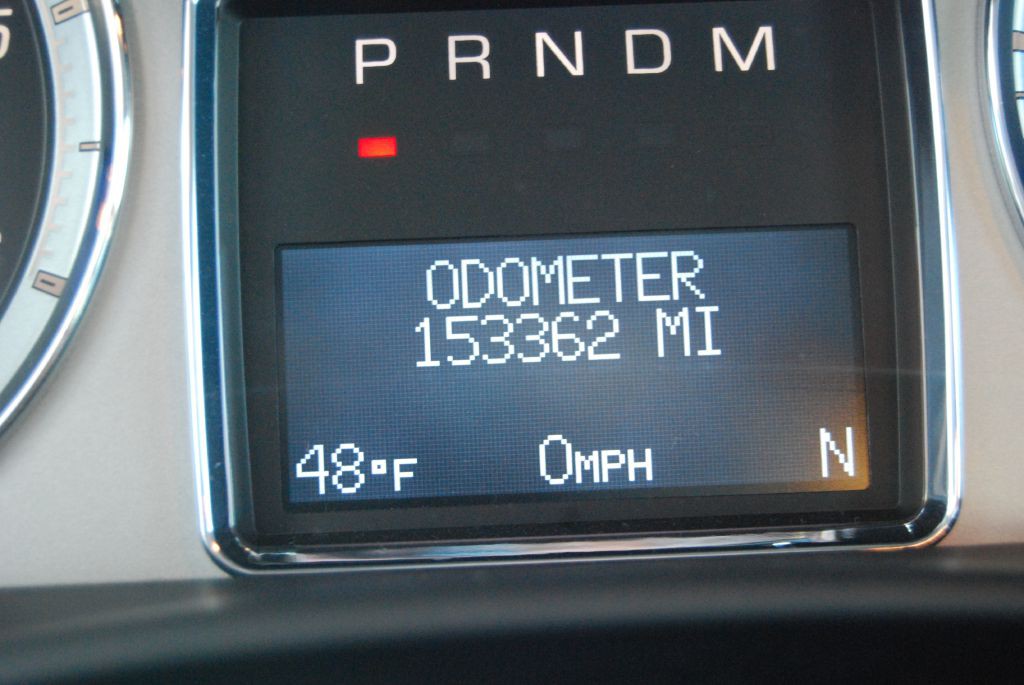 2011 Cadillac Escalade Image 8