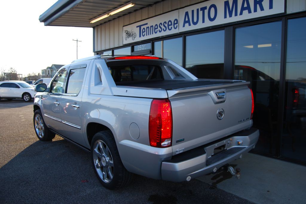 2011 Cadillac Escalade Image 11