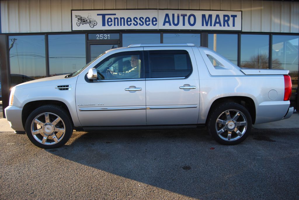 2011 Cadillac Escalade Image 12