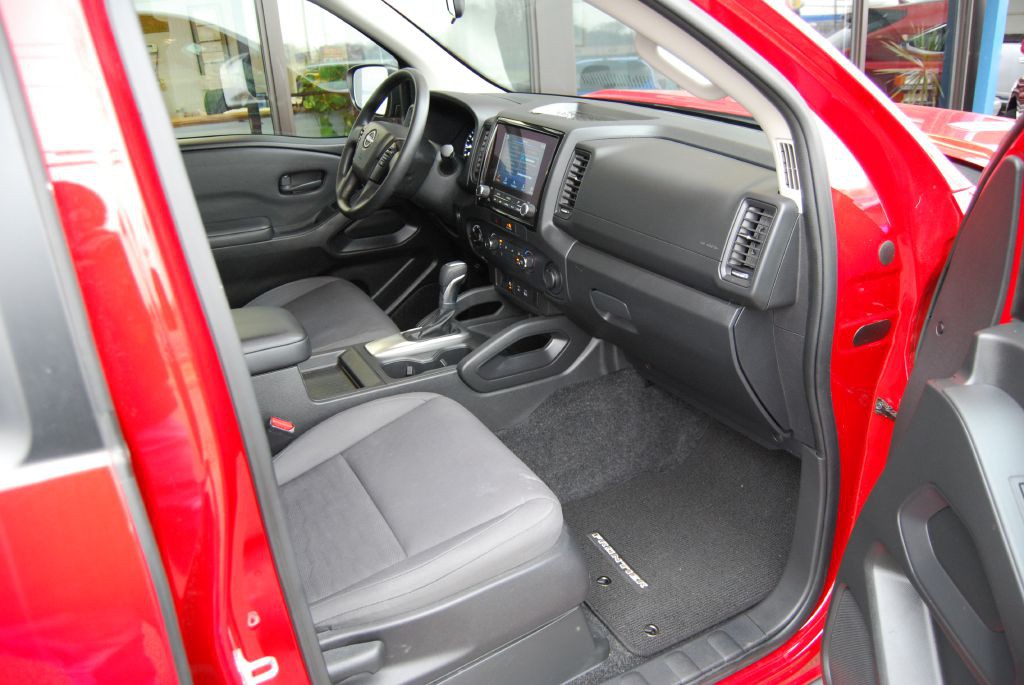 2022 Nissan Frontier Image 3