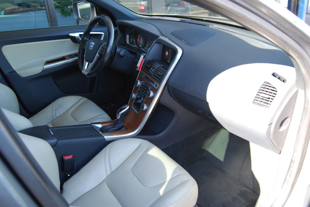2016 Volvo XC60 Image 3