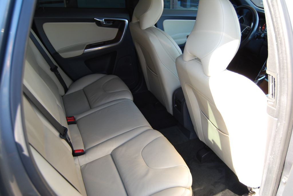 2016 Volvo XC60 Image 4