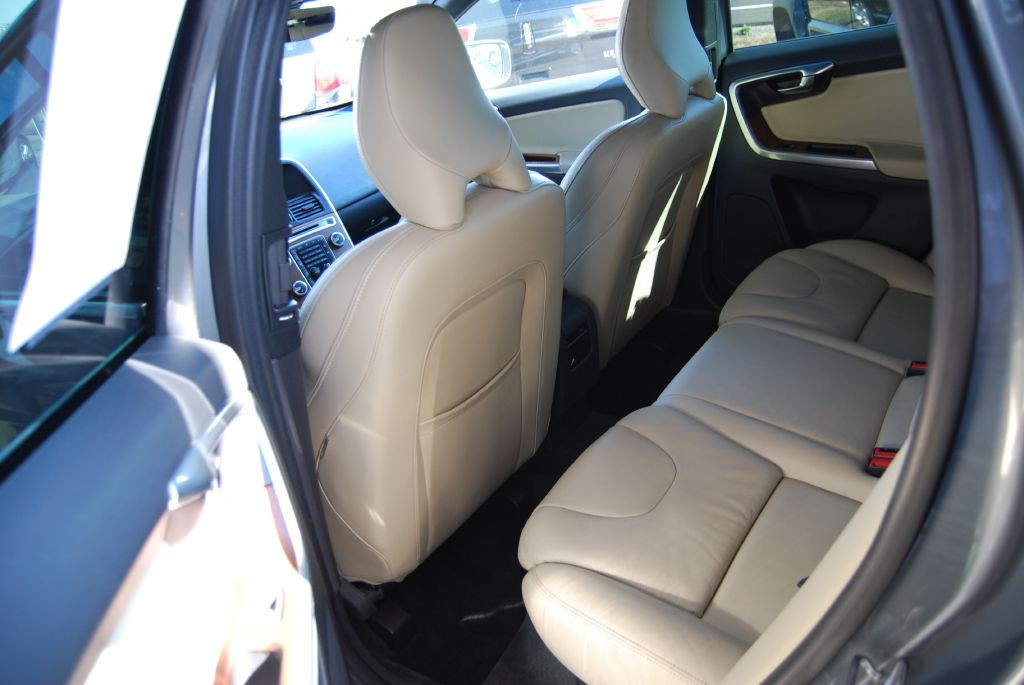 2016 Volvo XC60 Image 6