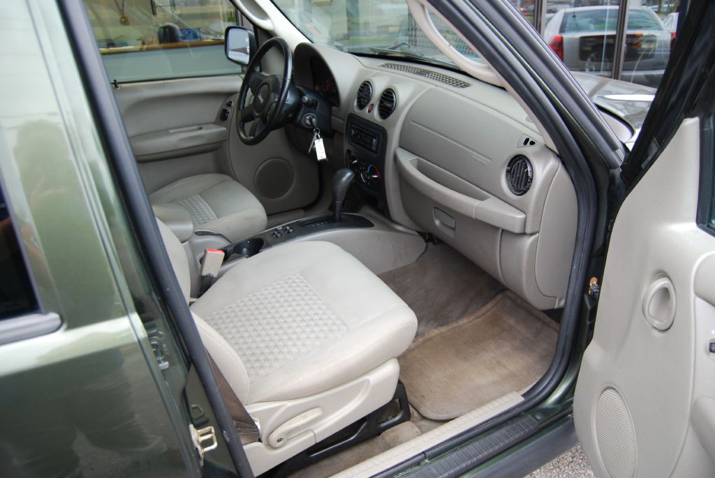 2007 Jeep Liberty Image 3