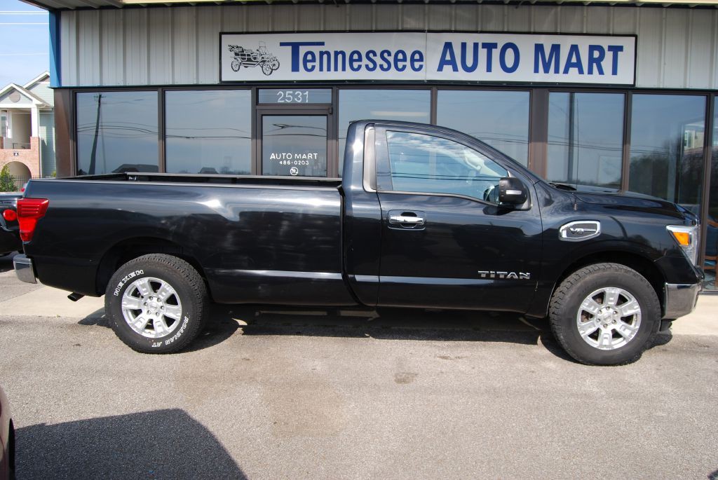 2017 Nissan Titan Image 1