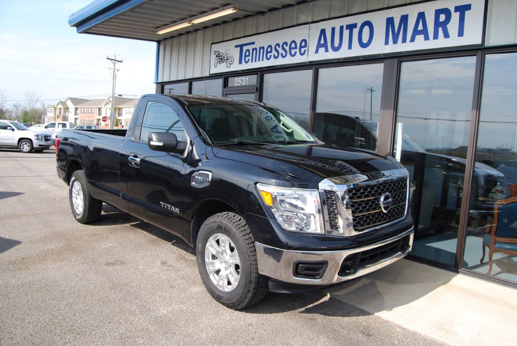 2017 Nissan Titan Image 2