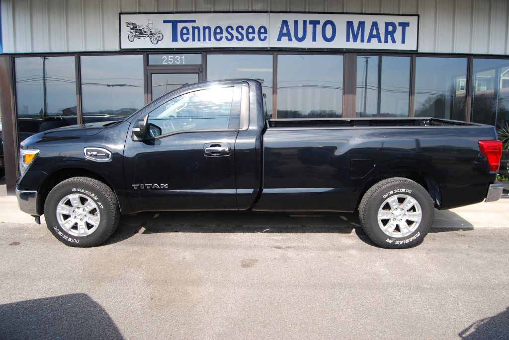 2017 Nissan Titan Image 10