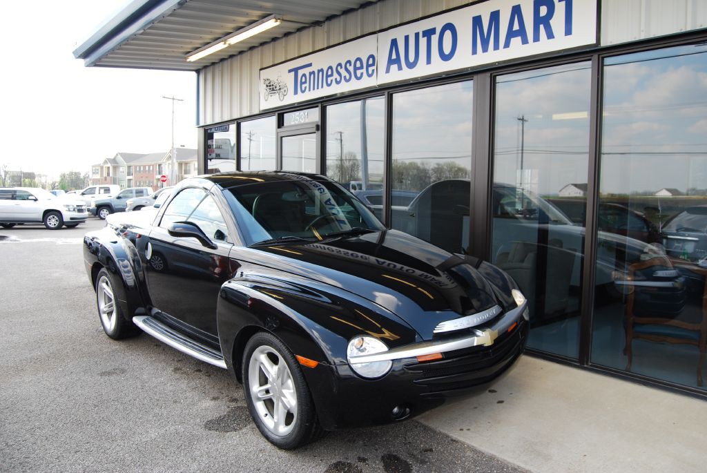 2005 Chevrolet SSR Image 2