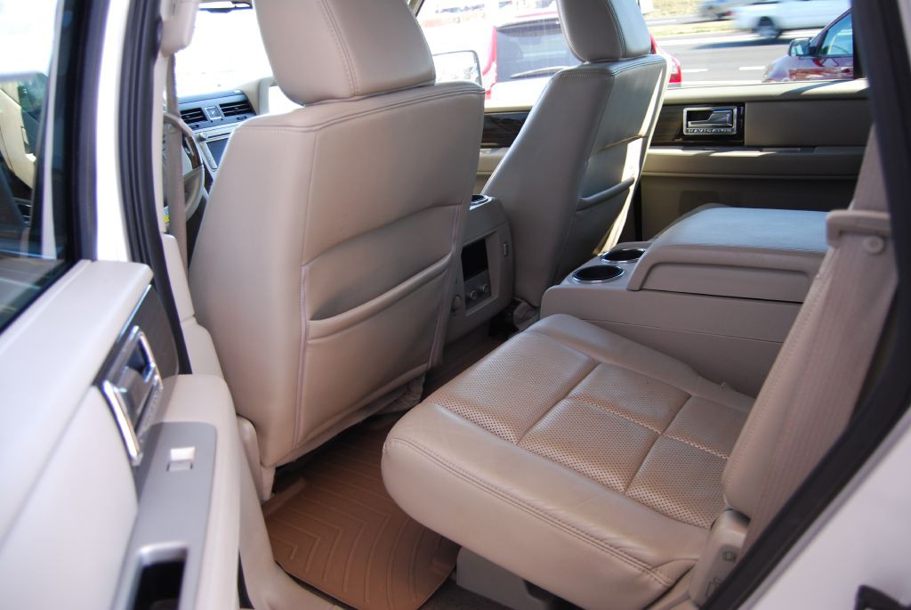 2010 Lincoln Navigator Image 8