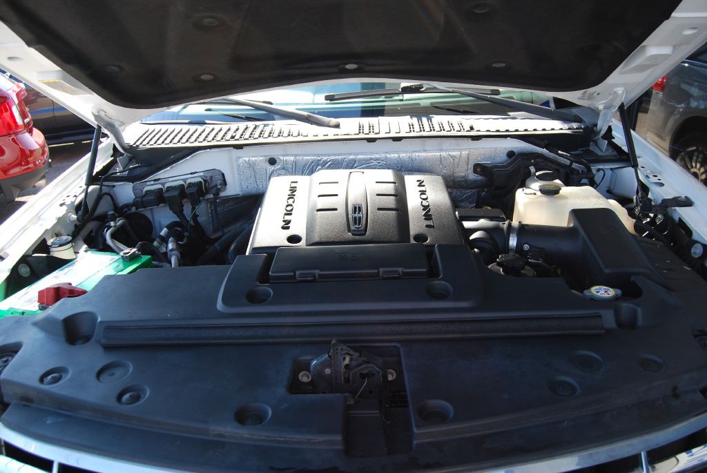 2010 Lincoln Navigator Image 12