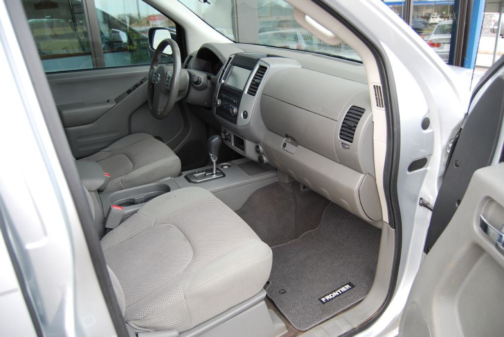 2021 Nissan Frontier Image 3