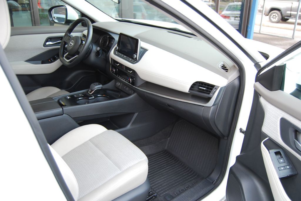 2023 Nissan Rogue Image 3