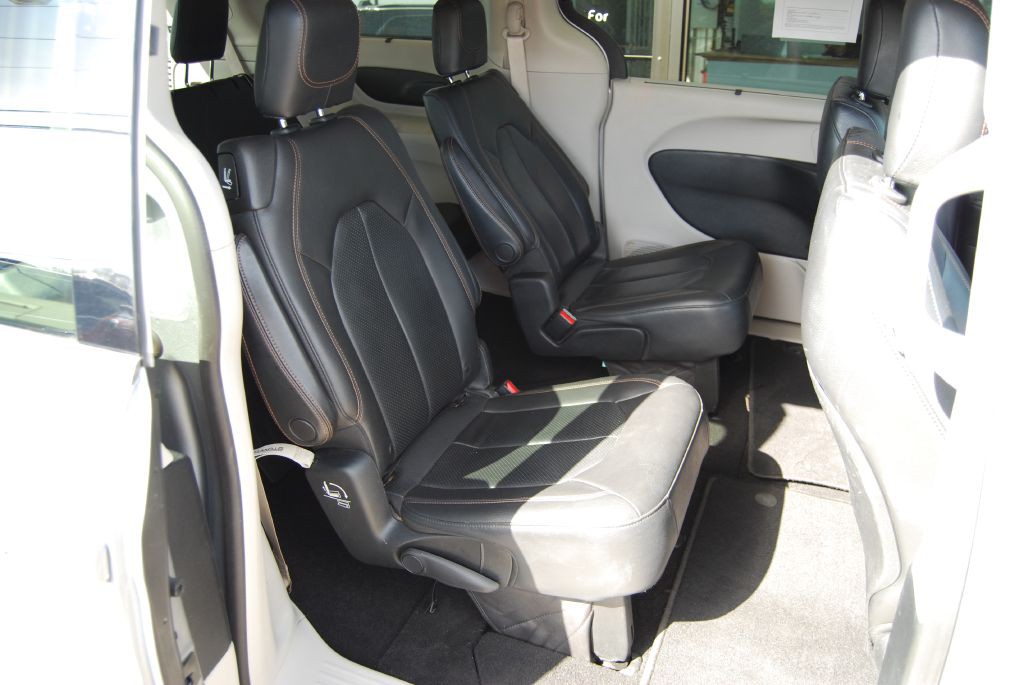 2019 Chrysler Pacifica Image 4