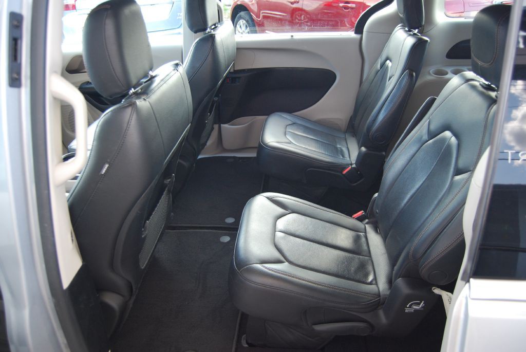 2019 Chrysler Pacifica Image 8