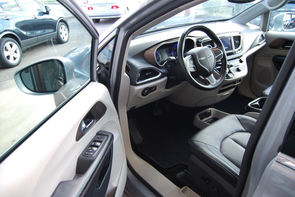 2019 Chrysler Pacifica Image 9