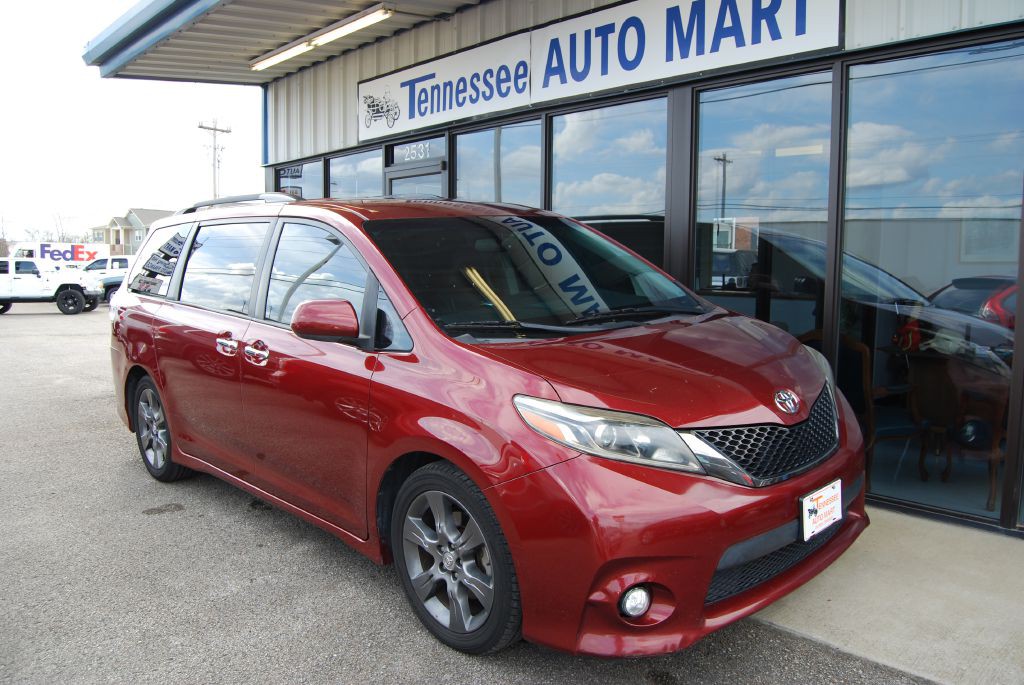 2016 Toyota Sienna Image 2
