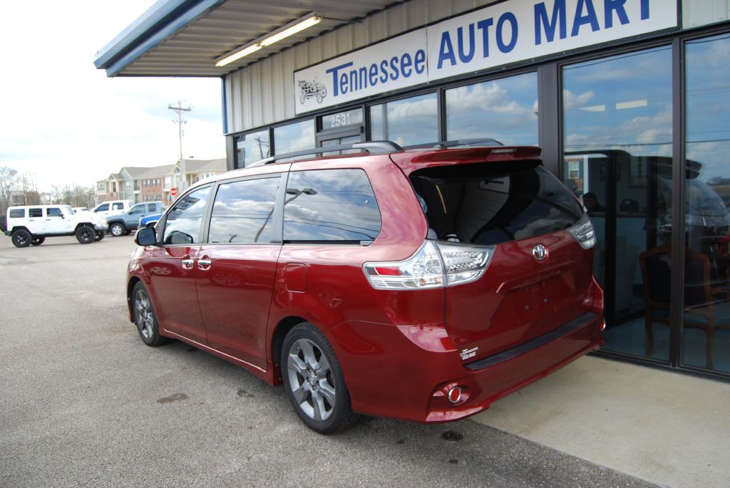 2016 Toyota Sienna Image 13