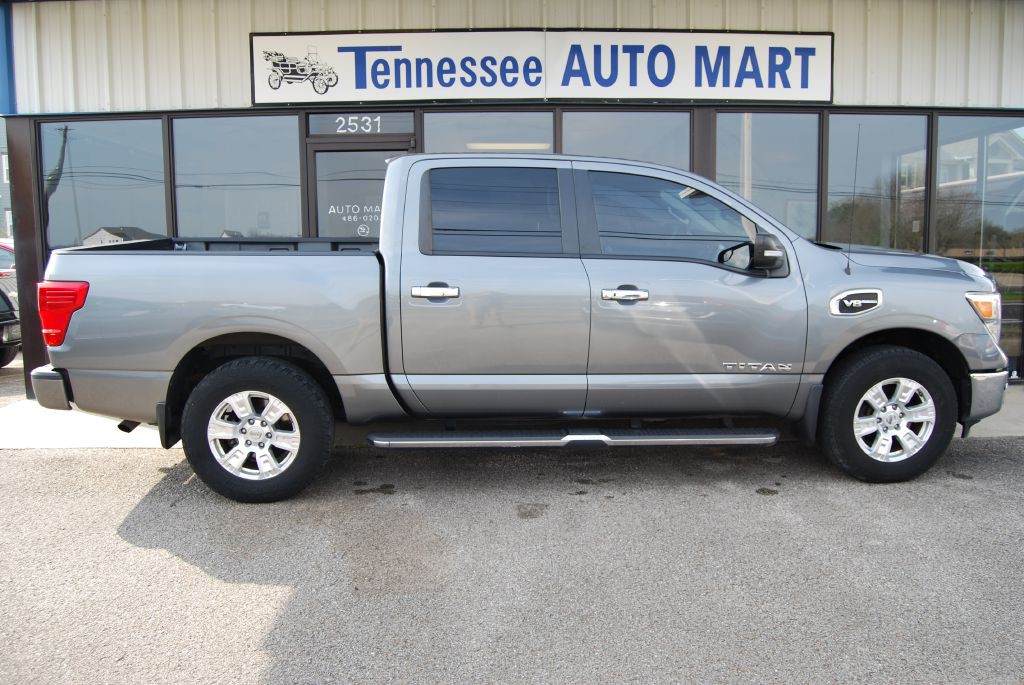 2017 Nissan Titan Image 1