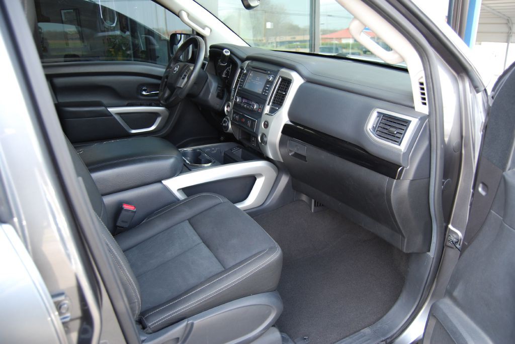 2017 Nissan Titan Image 3