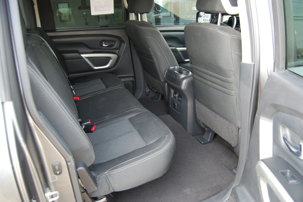 2017 Nissan Titan Image 4