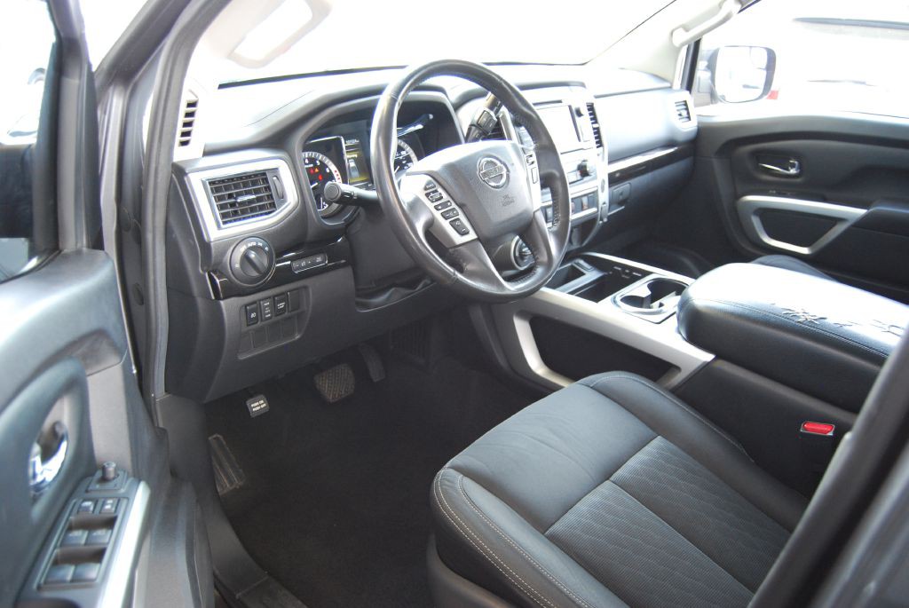 2017 Nissan Titan Image 7