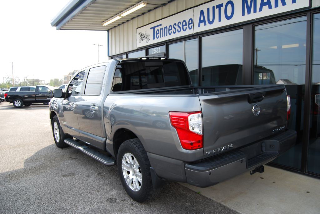 2017 Nissan Titan Image 11