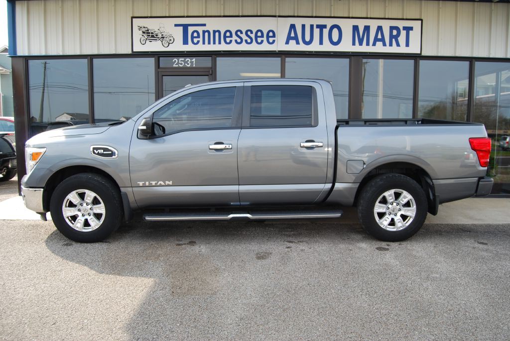2017 Nissan Titan Image 12