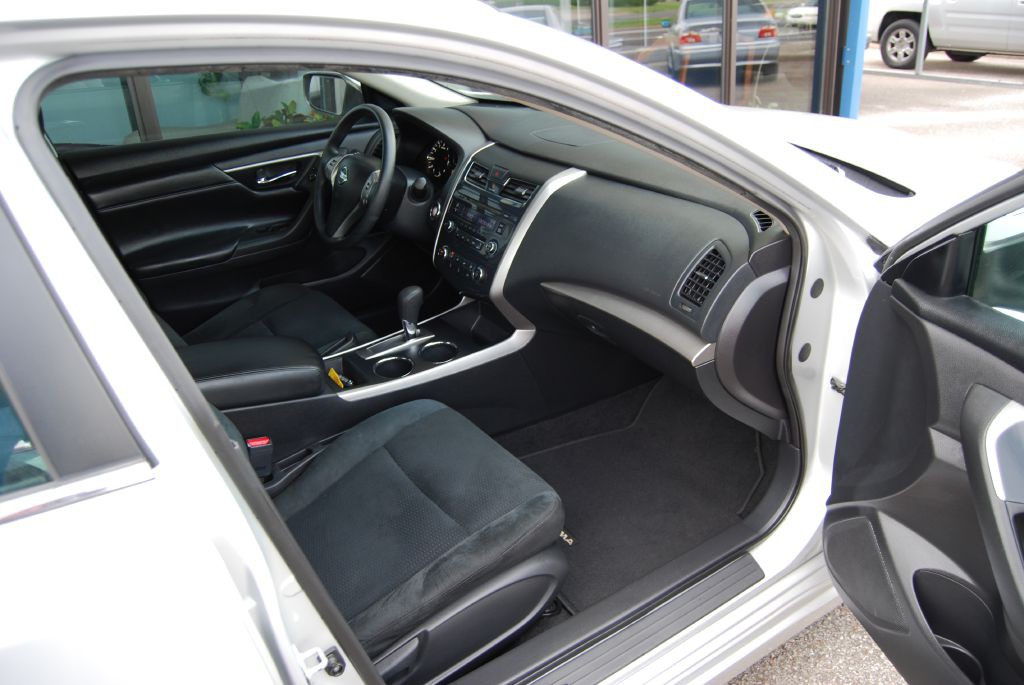 2015 Nissan Altima Image 3