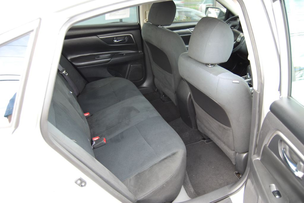 2015 Nissan Altima Image 4