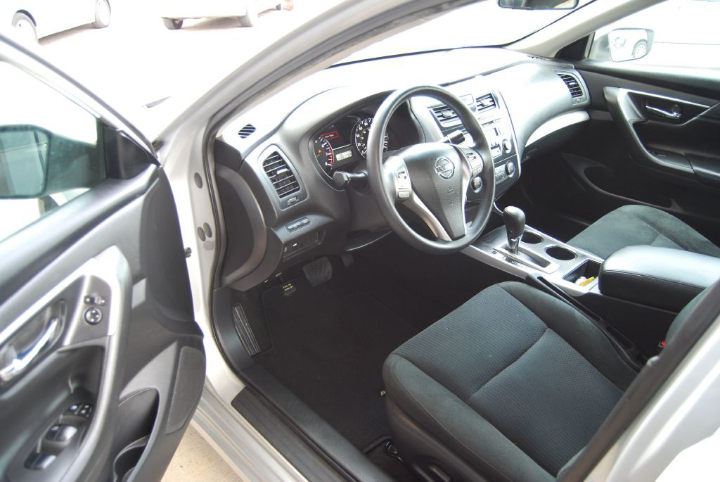 2015 Nissan Altima Image 7
