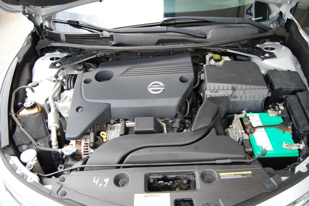 2015 Nissan Altima Image 9