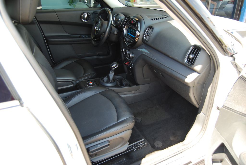 2018 MINI Cooper Image 3