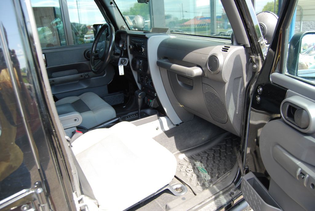 2010 Jeep Wrangler Unlimited Image 3