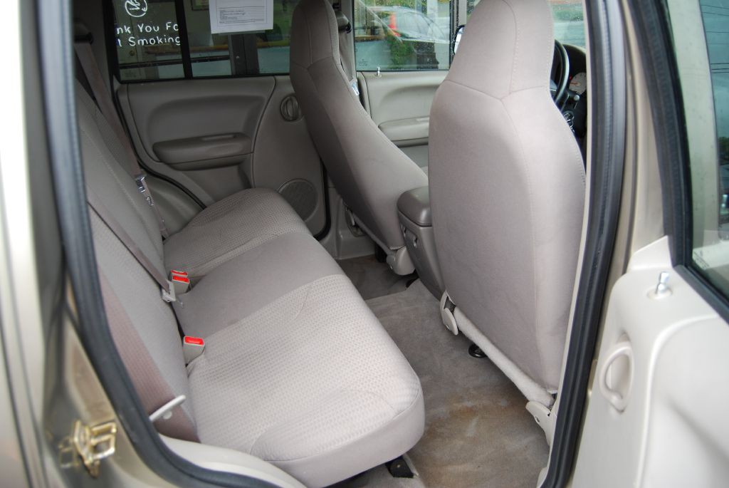 2004 Jeep Liberty Image 4