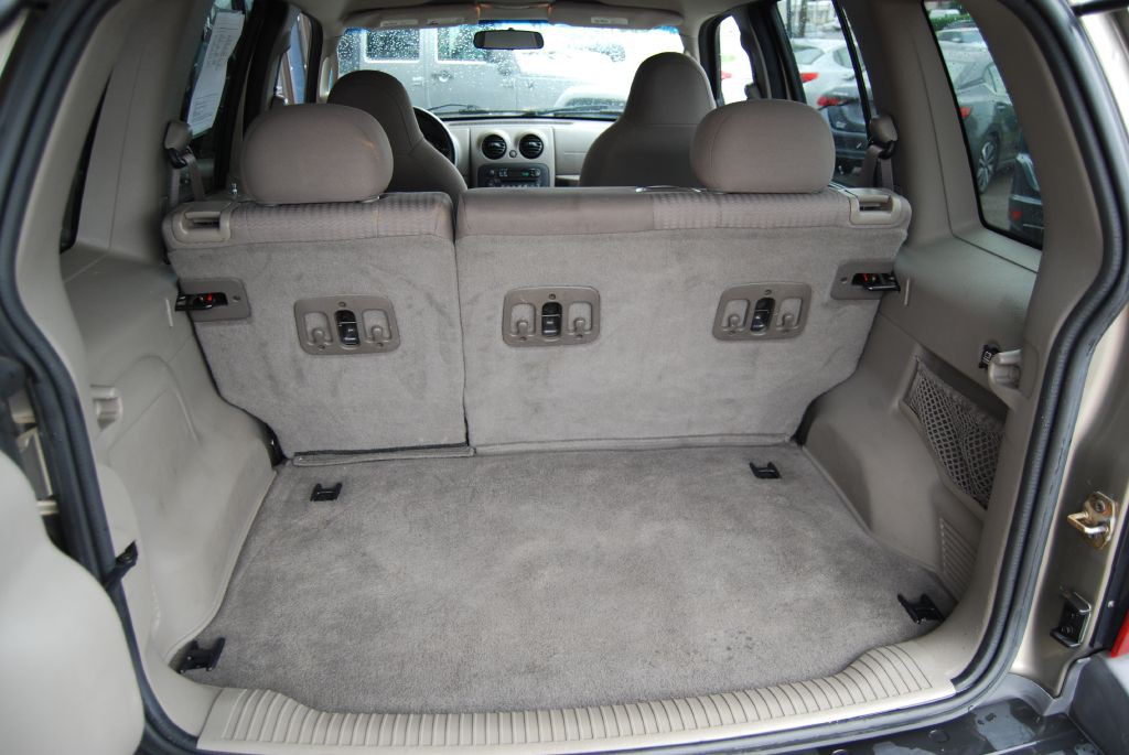 2004 Jeep Liberty Image 5