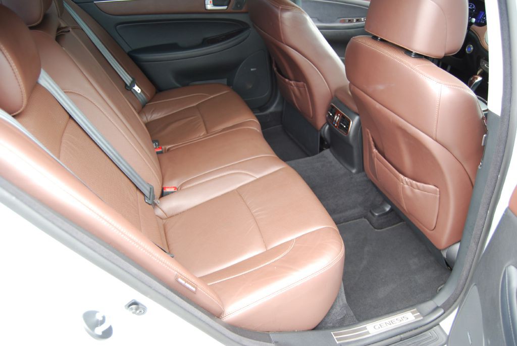 2014 Hyundai Genesis Image 4