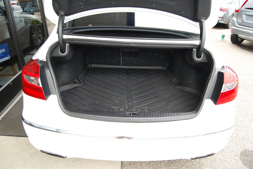 2014 Hyundai Genesis Image 5