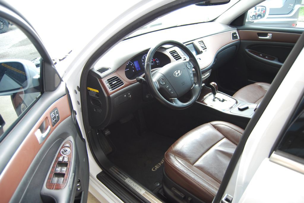 2014 Hyundai Genesis Image 7