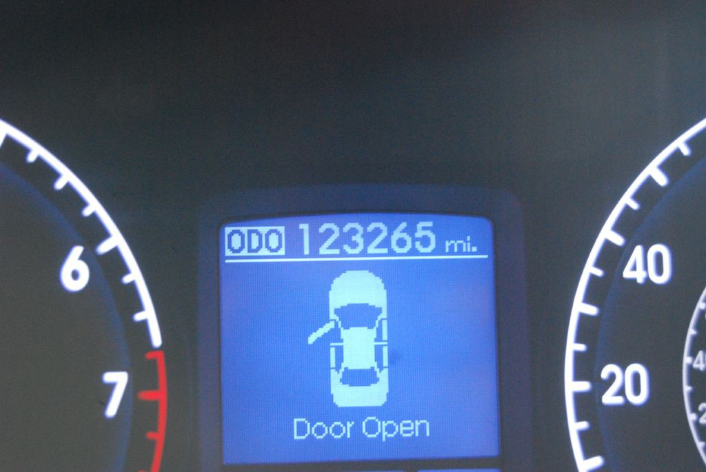 2014 Hyundai Genesis Image 8
