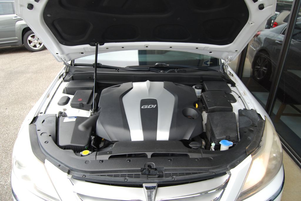 2014 Hyundai Genesis Image 9