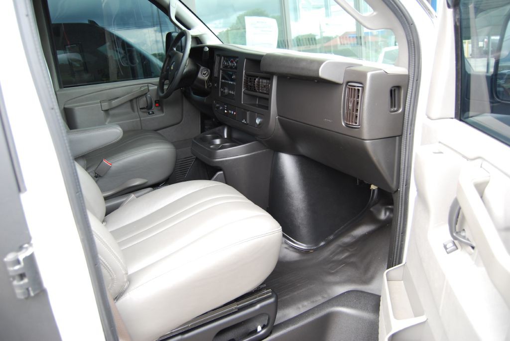 2019 Chevrolet Express Image 3