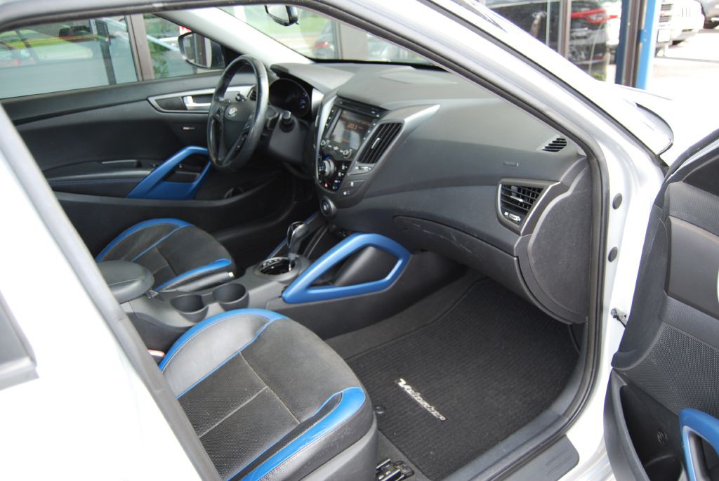 2013 Hyundai Veloster Image 3