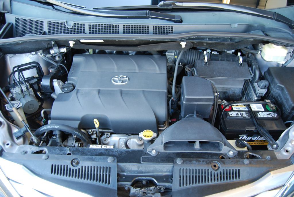 2015 Toyota Sienna Image 12