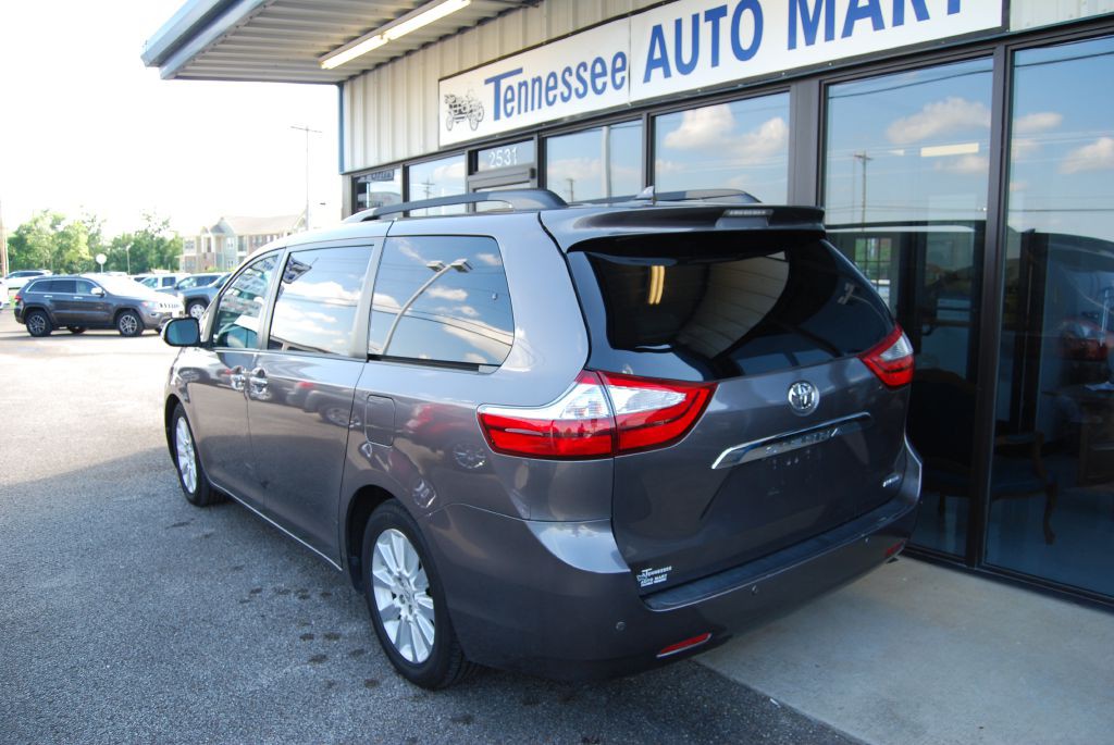 2015 Toyota Sienna Image 14