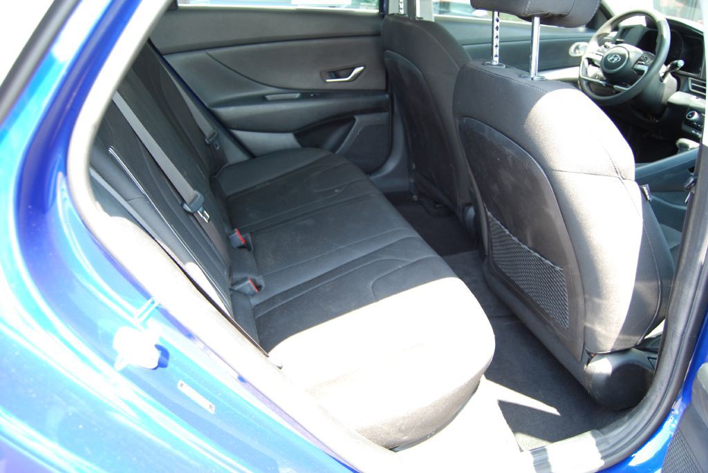 2022 Hyundai Elantra Image 4
