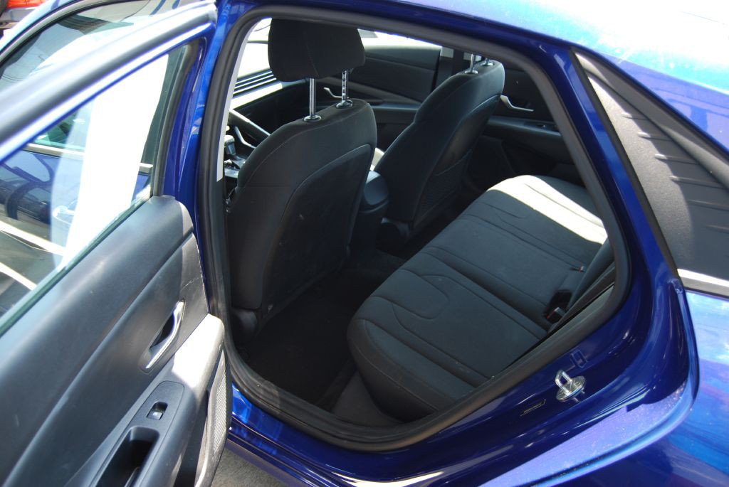 2022 Hyundai Elantra Image 6