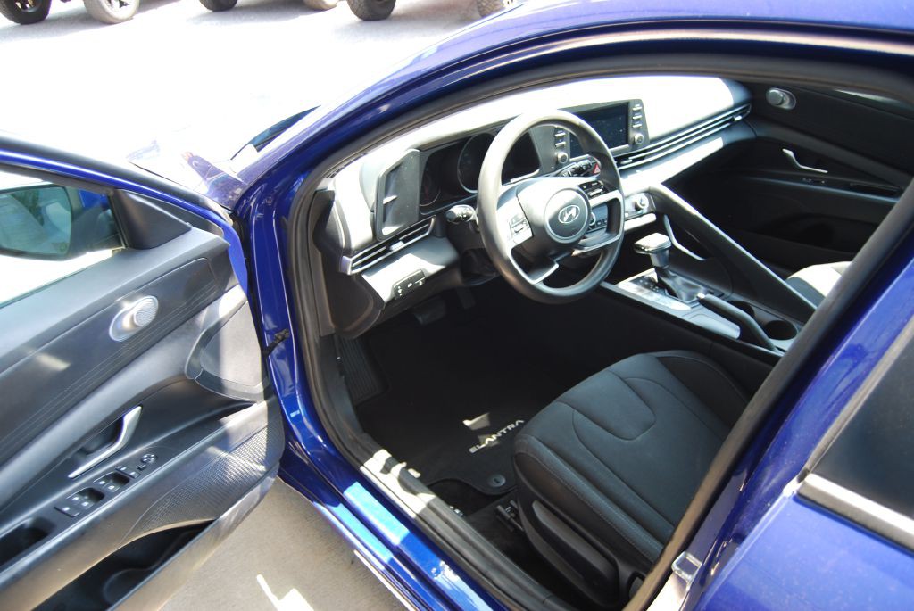 2022 Hyundai Elantra Image 7