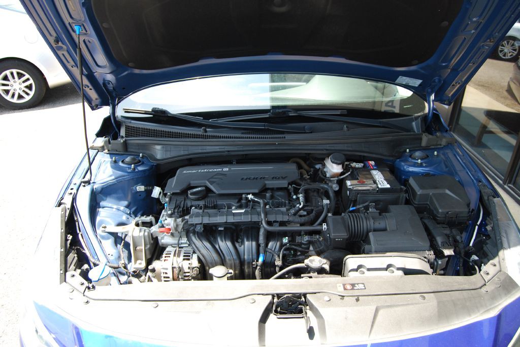 2022 Hyundai Elantra Image 9