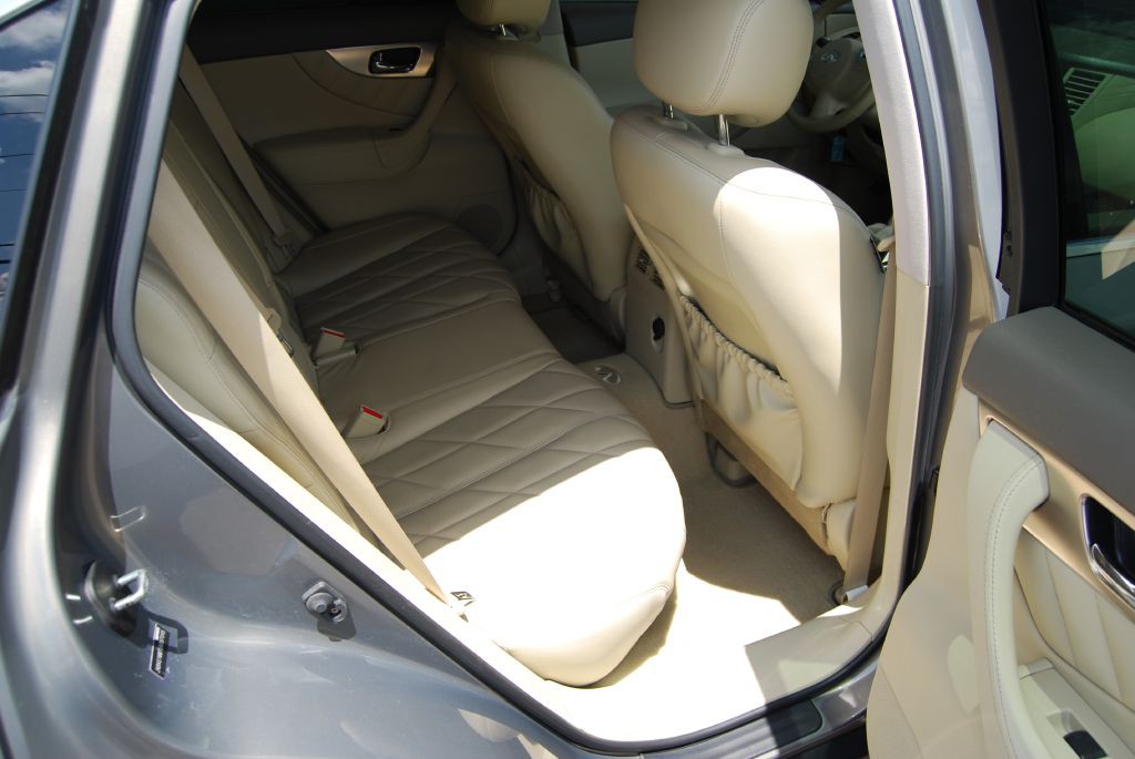 2010 INFINITI FX35 Image 4